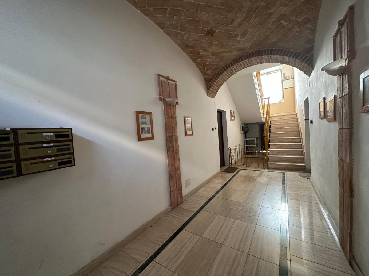 טרני Casa Susanna - Delizioso Piano Terra, Centralissimo, Superservito, Tranquillo, Appena Fuori Ztl Parcheggio Libero מראה חיצוני תמונה